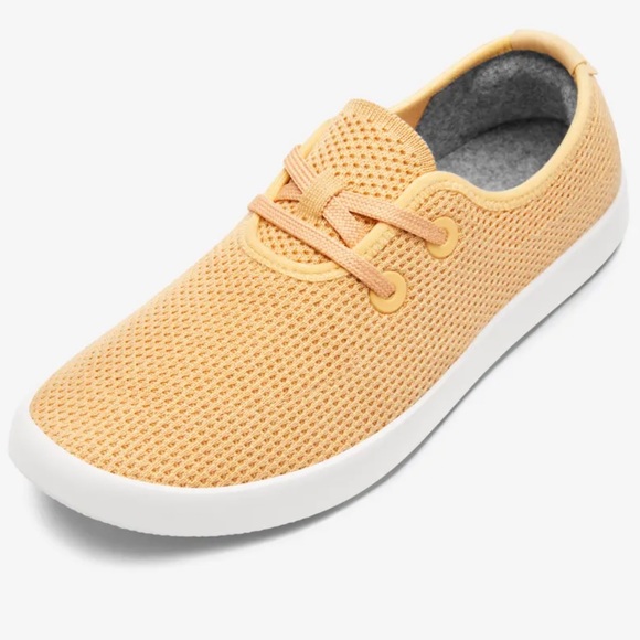 ALLBIRDS LIMITED EDITION: Lux Beige (Blizzard Sole) Tree Skippers - Picture 3 of 13